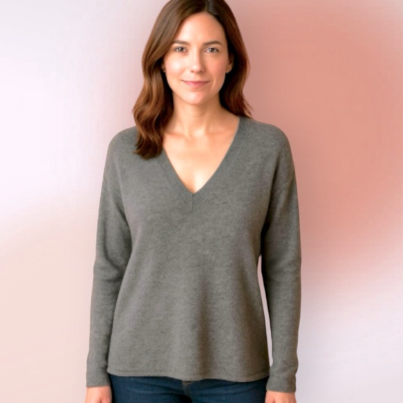 Cynthia Rowley Gray V Neck Long Sleeves 100% Cashmere Relaxed Fit Sweater XS - Picture 1 of 11